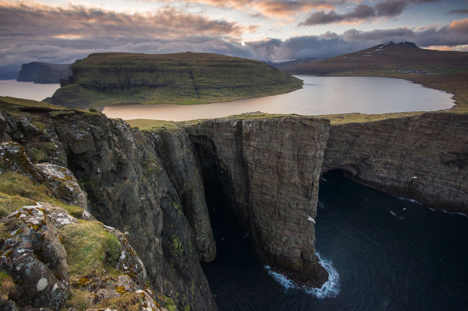 The-Faroe-Islands-Lake-in-Mountain-Sorvagsvatn-1