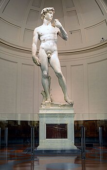 Michelangelo's_David_with_pedestal